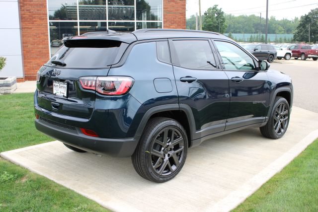 New 2026 Jeep Compass Limited w/ Sun, Sound & Navigation Group AWD/4WD image 33