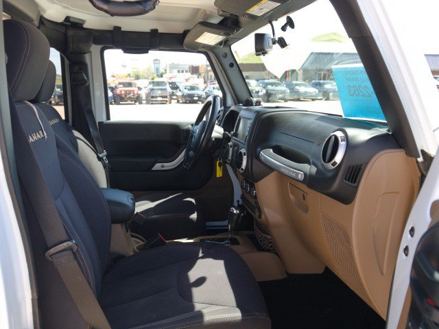 Used 2014 Jeep Wrangler Unlimited Sahara w/ Connectivity Group AWD/4WD image 29