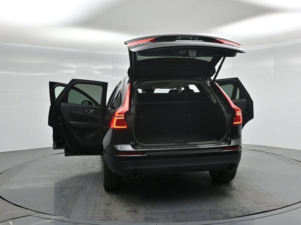 Used 2021 Volvo XC60 T5 Momentum w/ Premium Package image 34