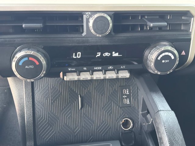 Used 2024 Toyota Tacoma TRD Sport AWD/4WD image 25