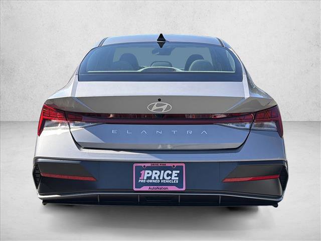 Used 2025 Hyundai Elantra SEL FWD image 6