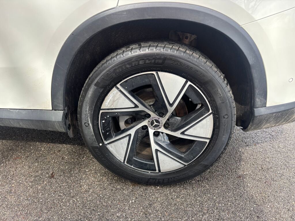Used 2024 Mercedes-Benz GLC 300 4MATIC image 29