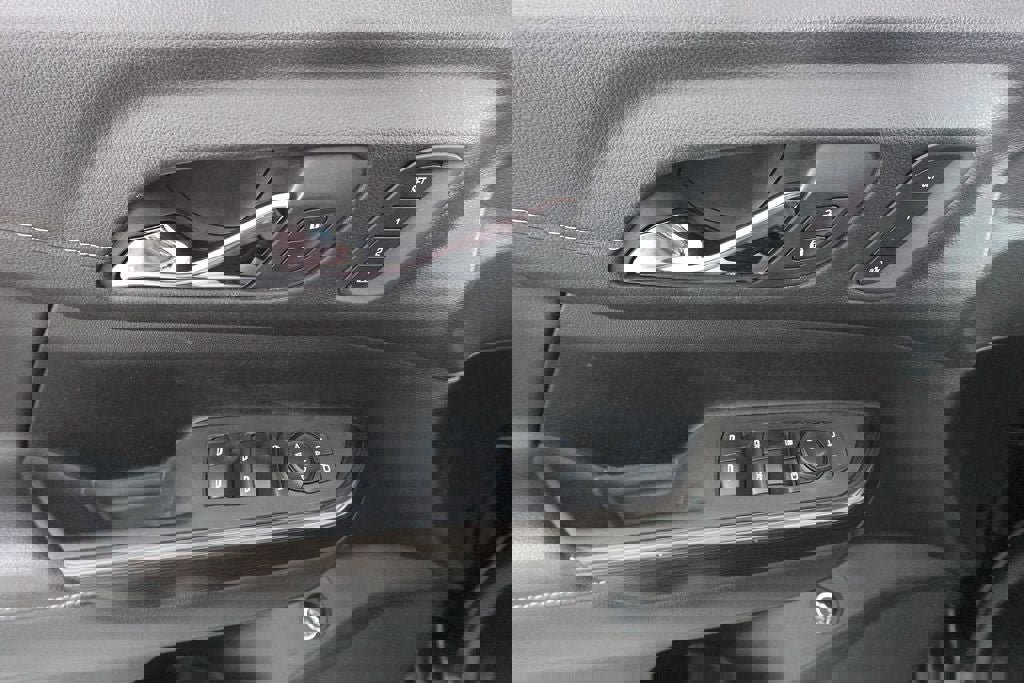 Used 2023 GMC Acadia SLT w/ Technology Package image 12