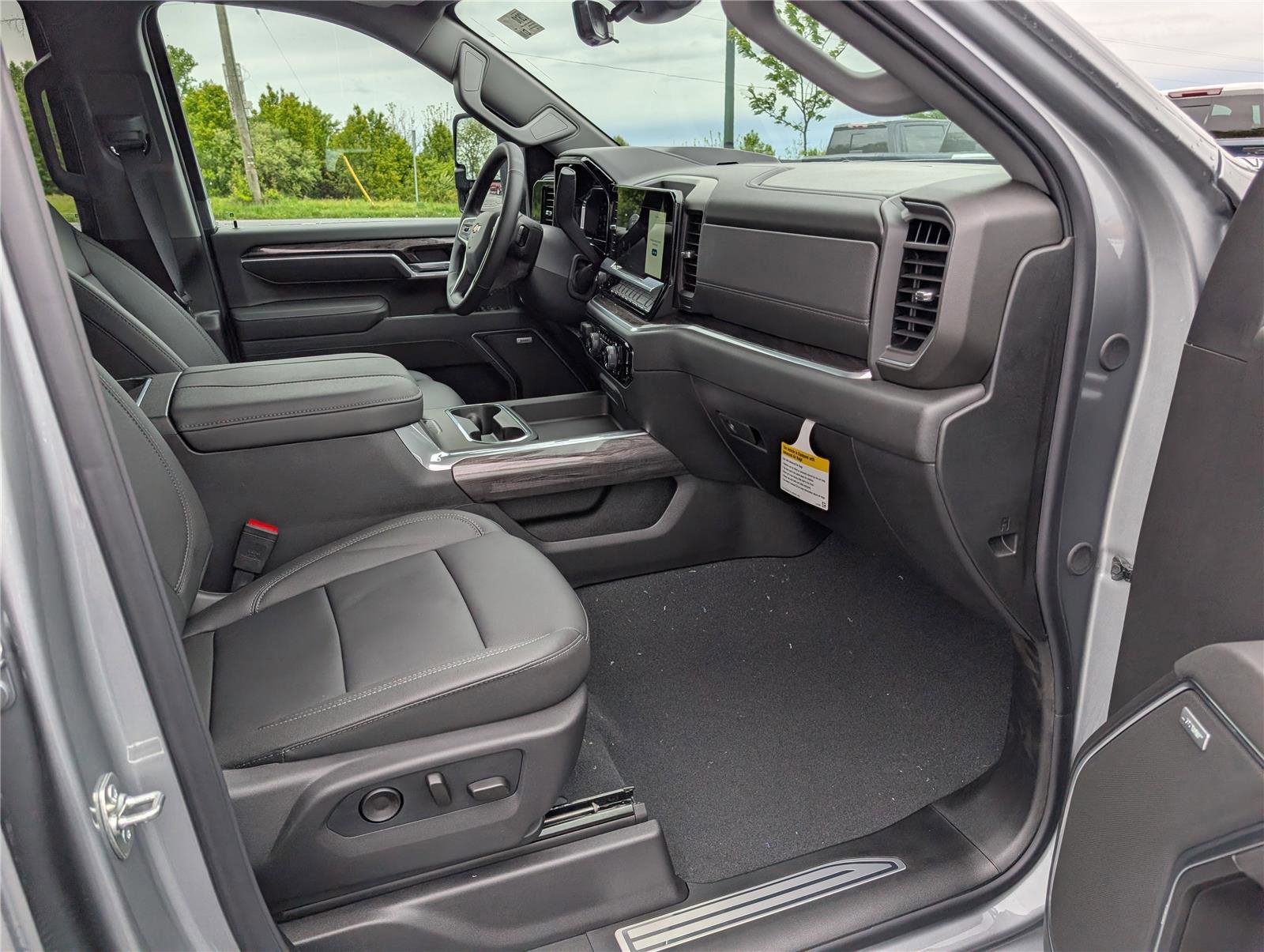 New 2026 Chevrolet Silverado 3500 LTZ w/ LTZ Convenience Package AWD/4WD image 5
