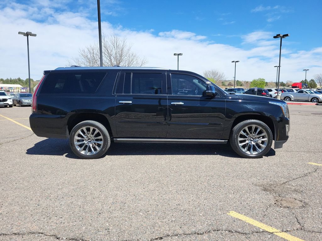 Used 2020 Cadillac Escalade ESV Premium Luxury w/ Escalade Sport Edition AWD/4WD image 3