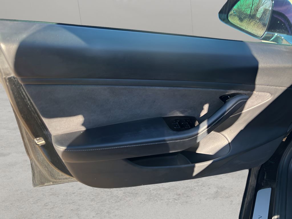 Used 2018 Tesla Model 3 Long Range image 13