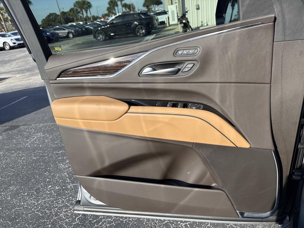 Certified 2022 Cadillac Escalade ESV Premium Luxury w/ Performance Package image 18
