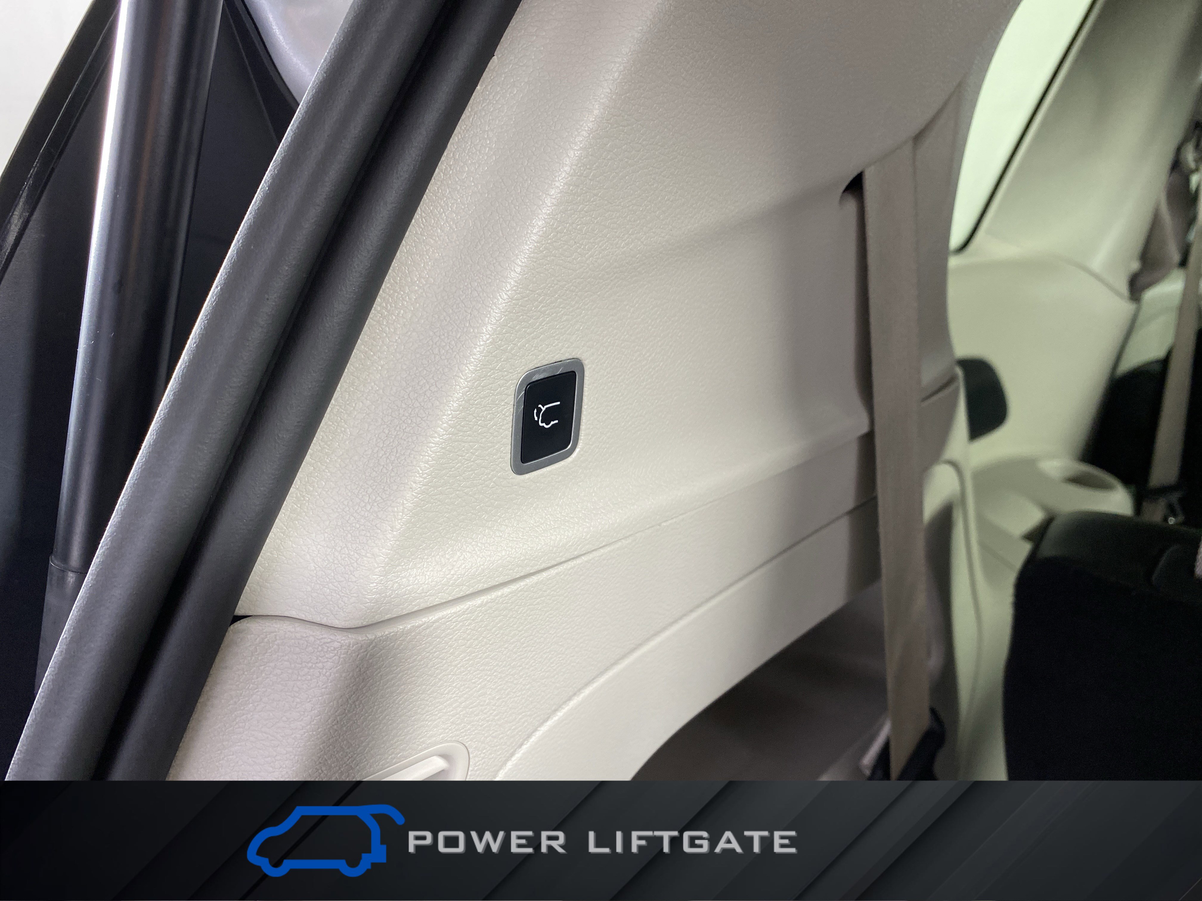 Used 2023 Chrysler Pacifica Touring-L image 35