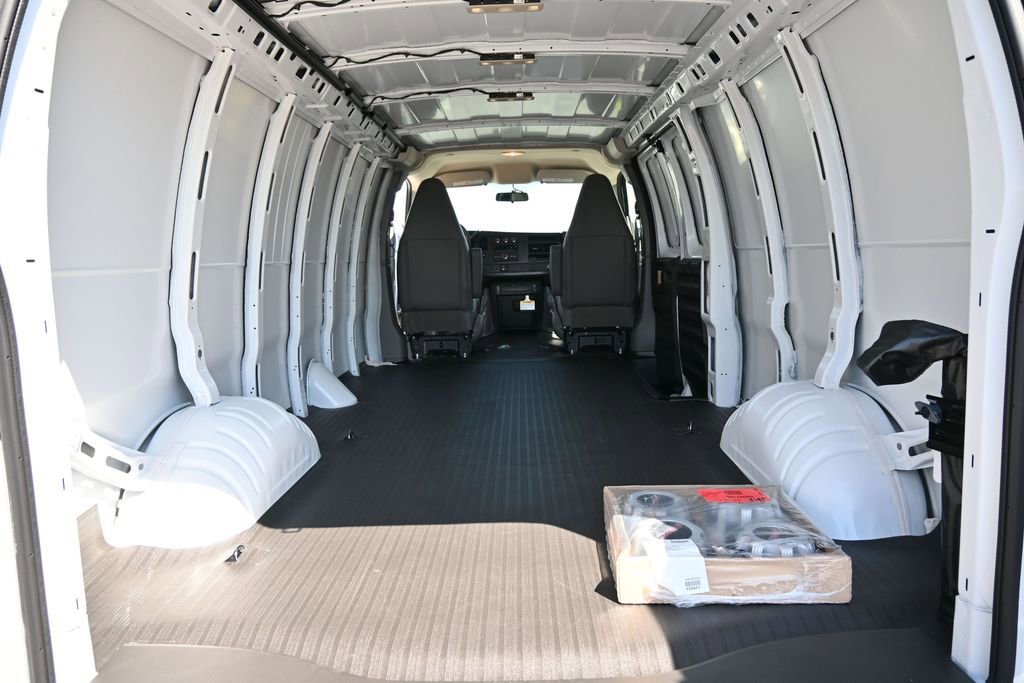 New 2026 GMC Savana 3500 Extended RWD image 10