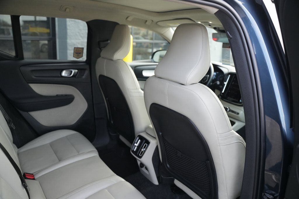 Used 2021 Volvo XC40 T5 Momentum w/ Premium Package image 38