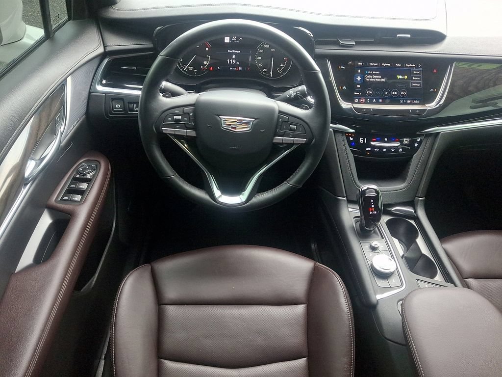 Used 2024 Cadillac XT6 Premium Luxury AWD/4WD image 2