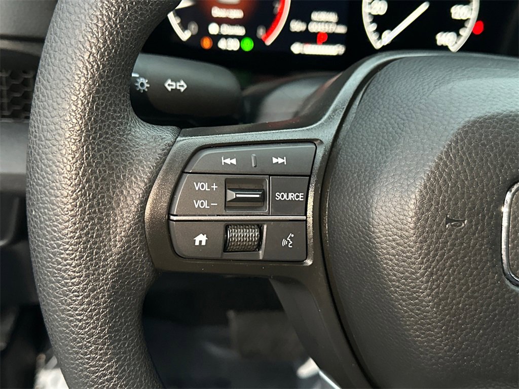 Used 2025 Honda CR-V LX image 21