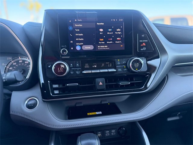 Used 2024 Toyota Highlander XLE image 15