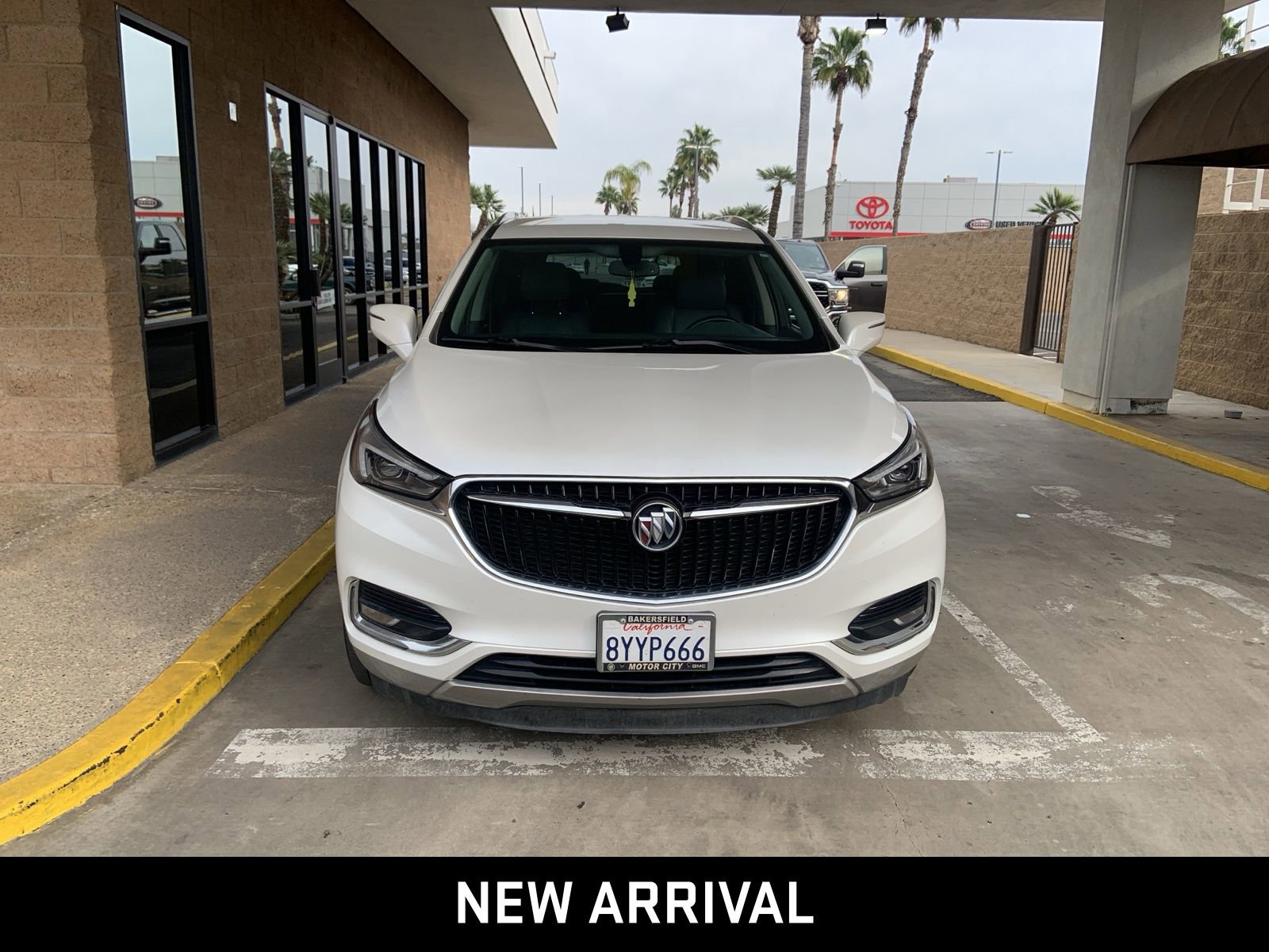 Used 2021 Buick Enclave Essence w/ LPO, Cargo Package image 3