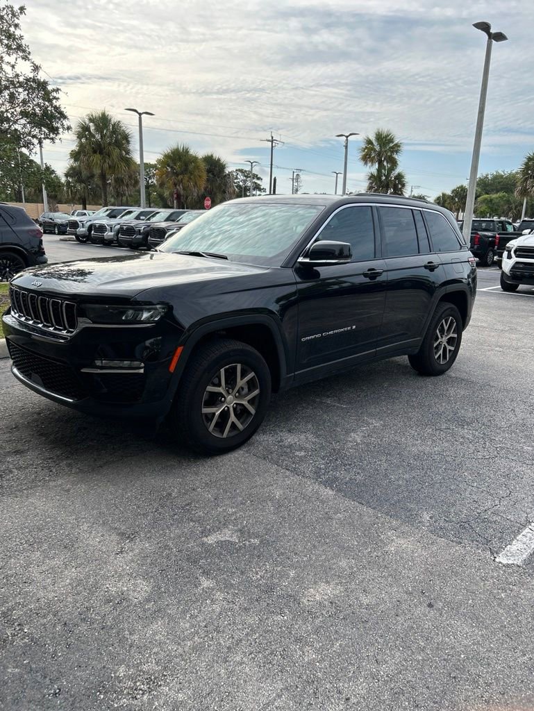 Used 2025 Jeep Grand Cherokee Limited w/ Trailer Tow Package RWD image 4