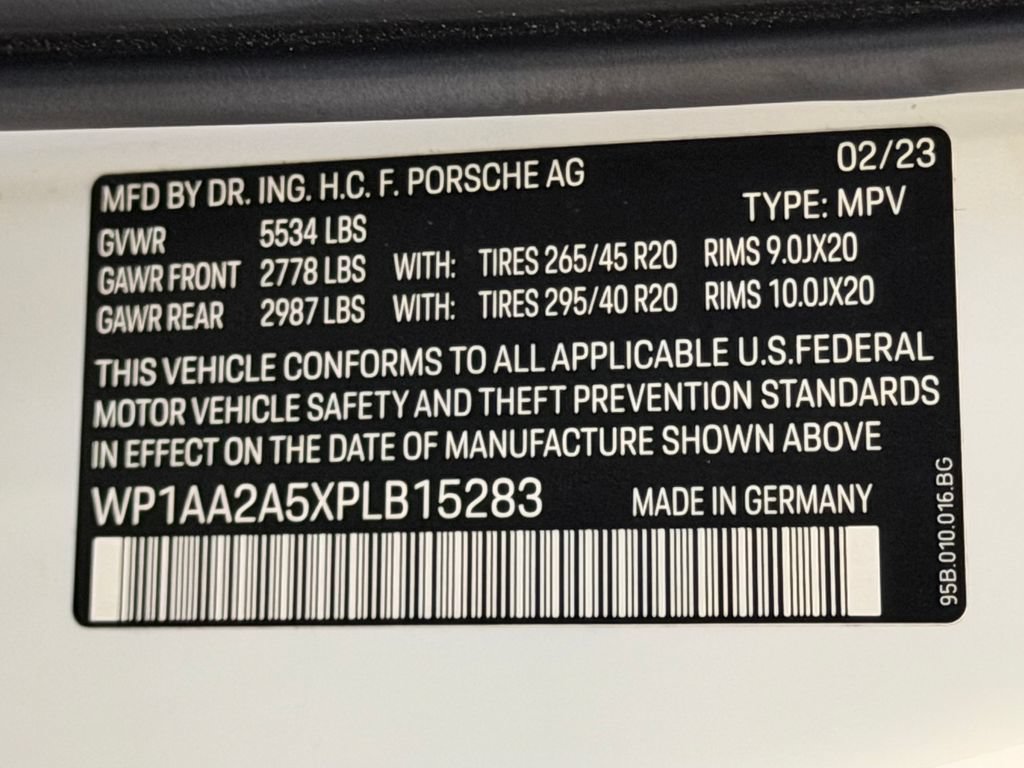 Certified 2023 Porsche Macan AWD/4WD image 26