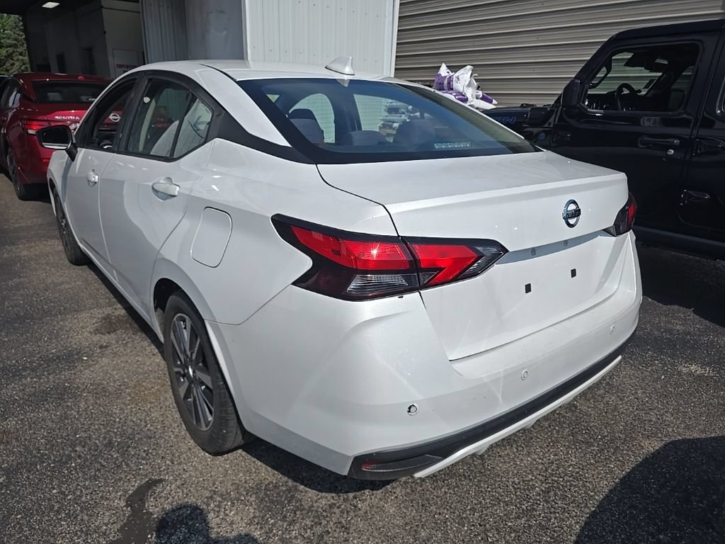 Used 2022 Nissan Versa SV FWD image 5