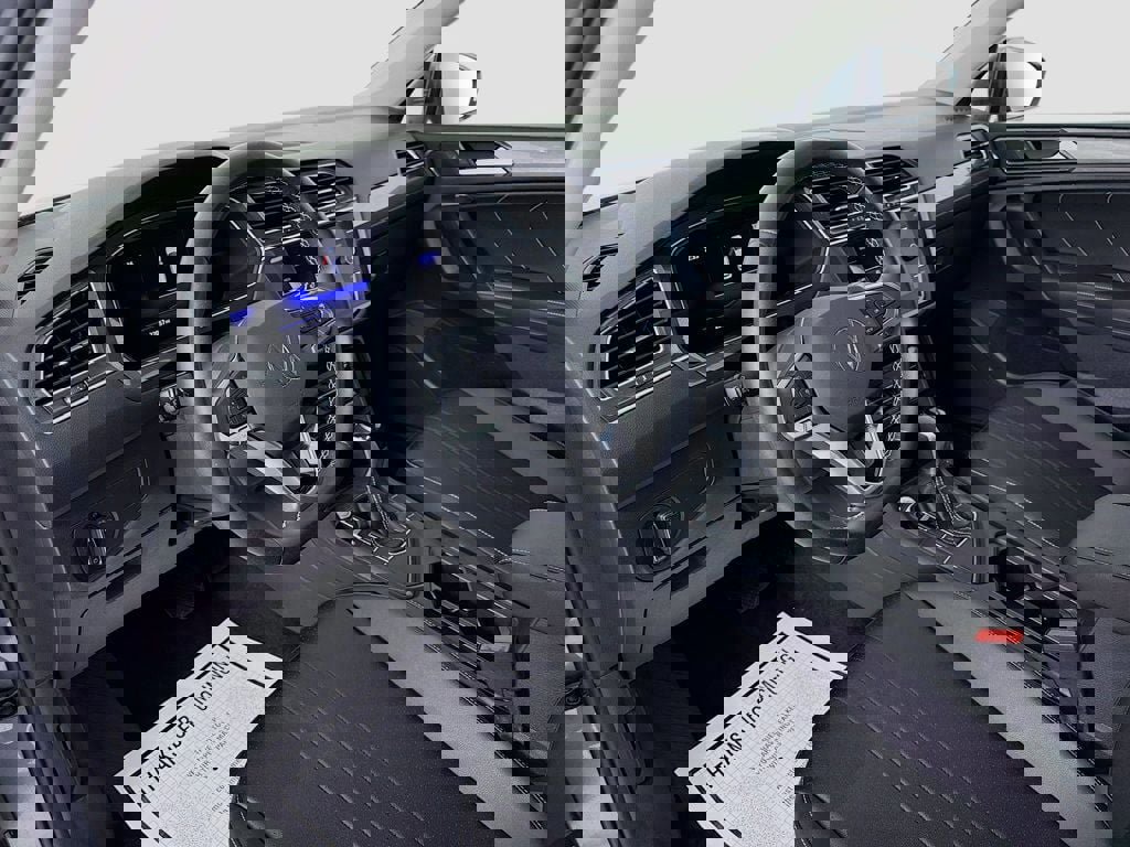 Used 2023 Volkswagen Tiguan SE FWD image 9