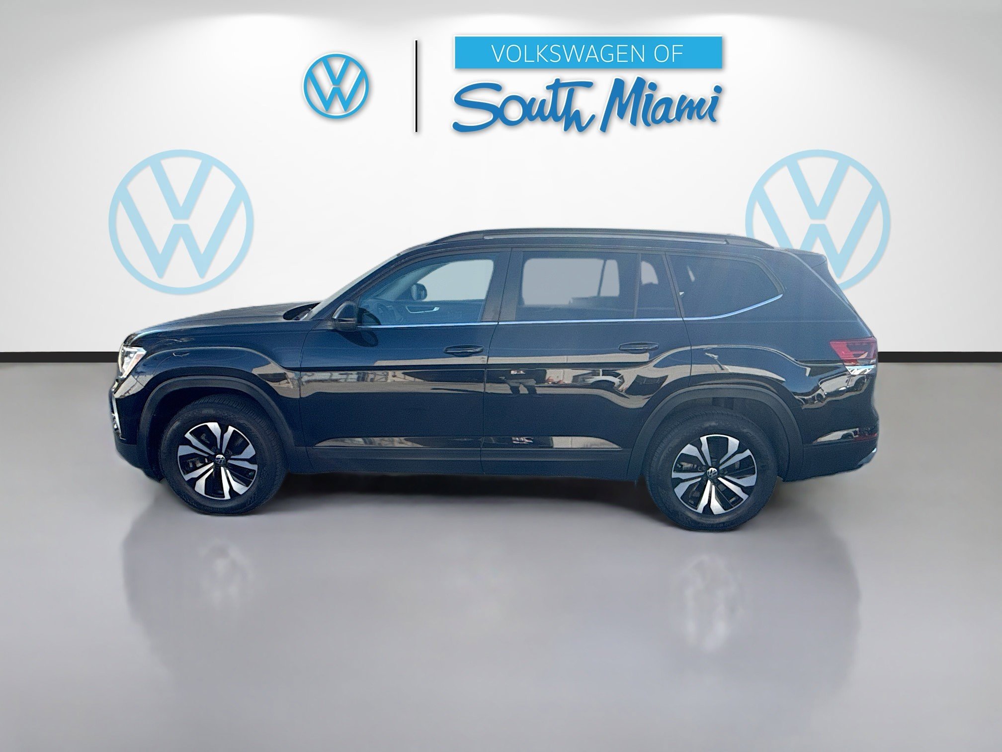 Certified 2025 Volkswagen Atlas SE image 4