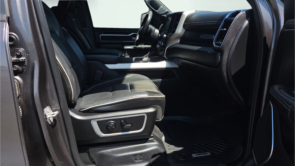 Used 2019 RAM 1500 Laramie w/ Sport Appearance Package AWD/4WD image 42