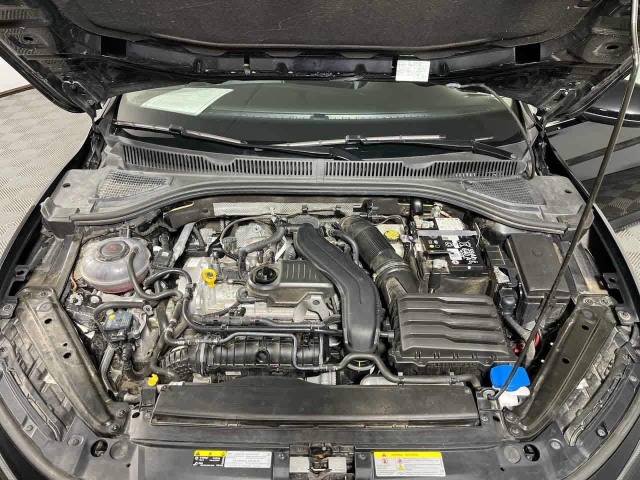 Used 2025 Volkswagen Jetta SE FWD image 12