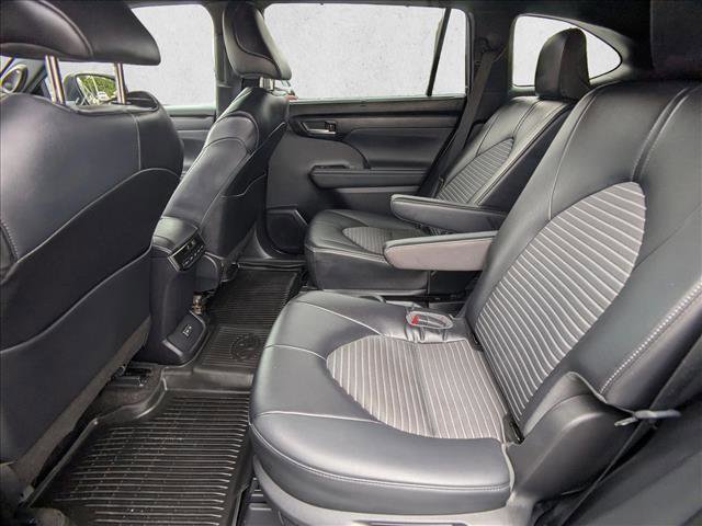 Used 2023 Toyota Highlander XSE AWD/4WD image 19