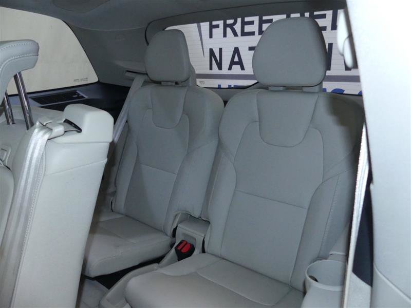 Used 2016 Volvo XC90 T6 Momentum w/ Momentum Plus Package AWD/4WD image 23