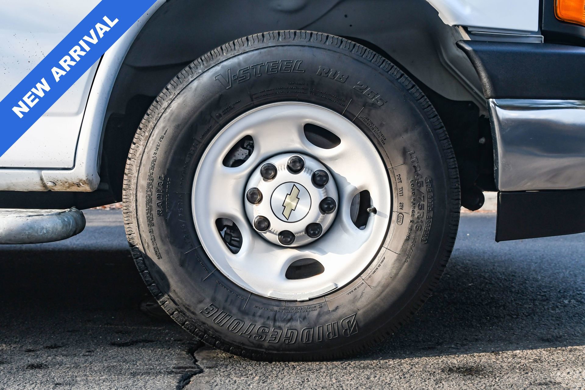 Used 2024 Chevrolet Express 2500 w/ Driver Convenience Package image 29