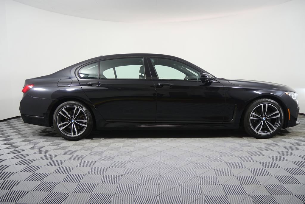 Used 2022 BMW 740i xDrive w/ M Sport Package image 2