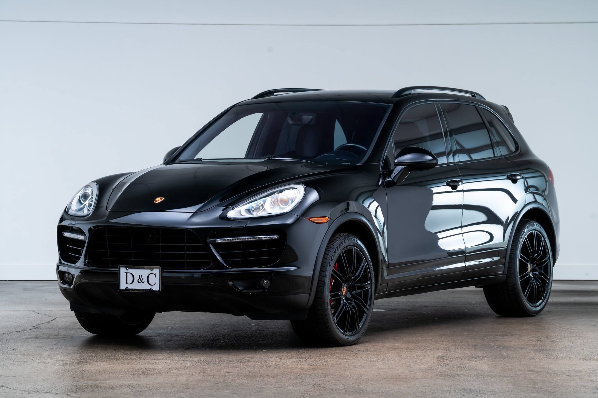 Used 2014 Porsche Cayenne Turbo w/ Comfort Plus Package (PU4) AWD/4WD image 3