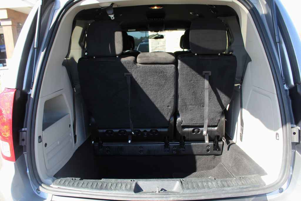 Used 2015 Dodge Grand Caravan SE image 7