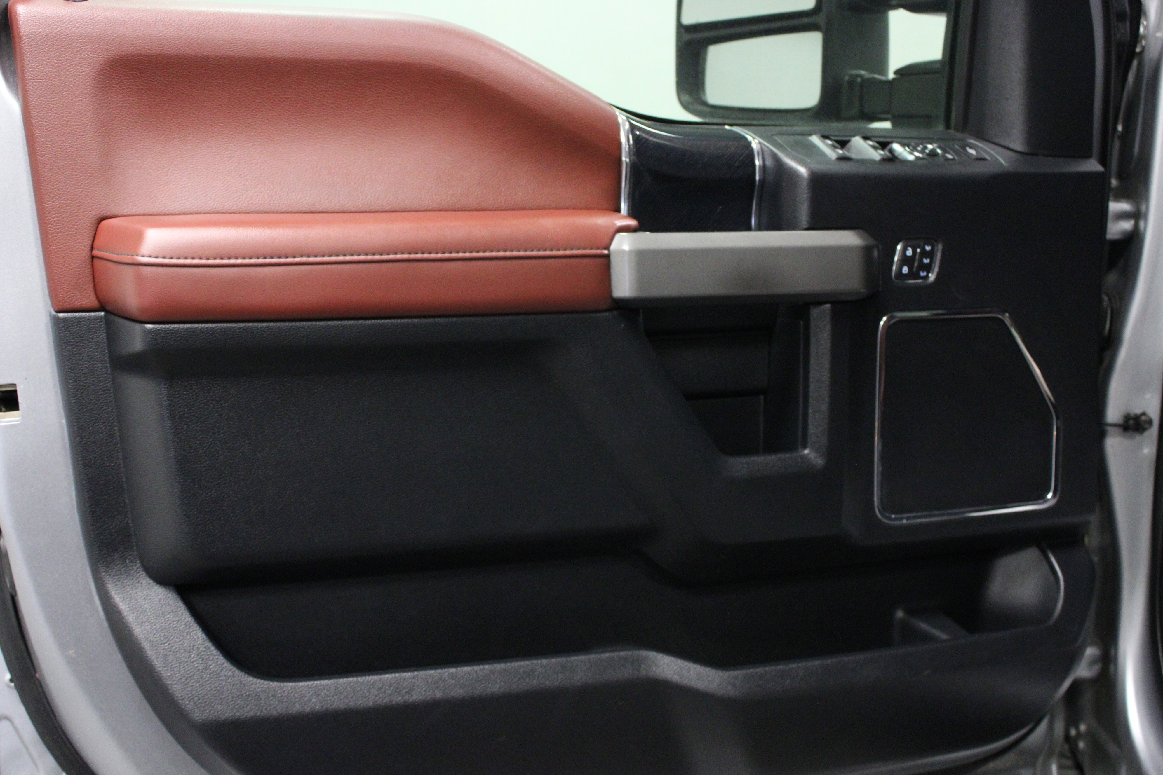 Used 2020 Ford F450 Platinum w/ FX4 Off-Road Package AWD/4WD image 11