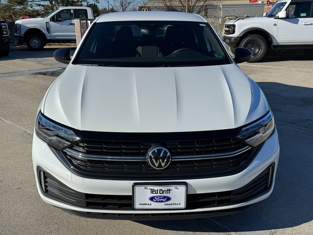 Used 2024 Volkswagen Jetta Sport image 2