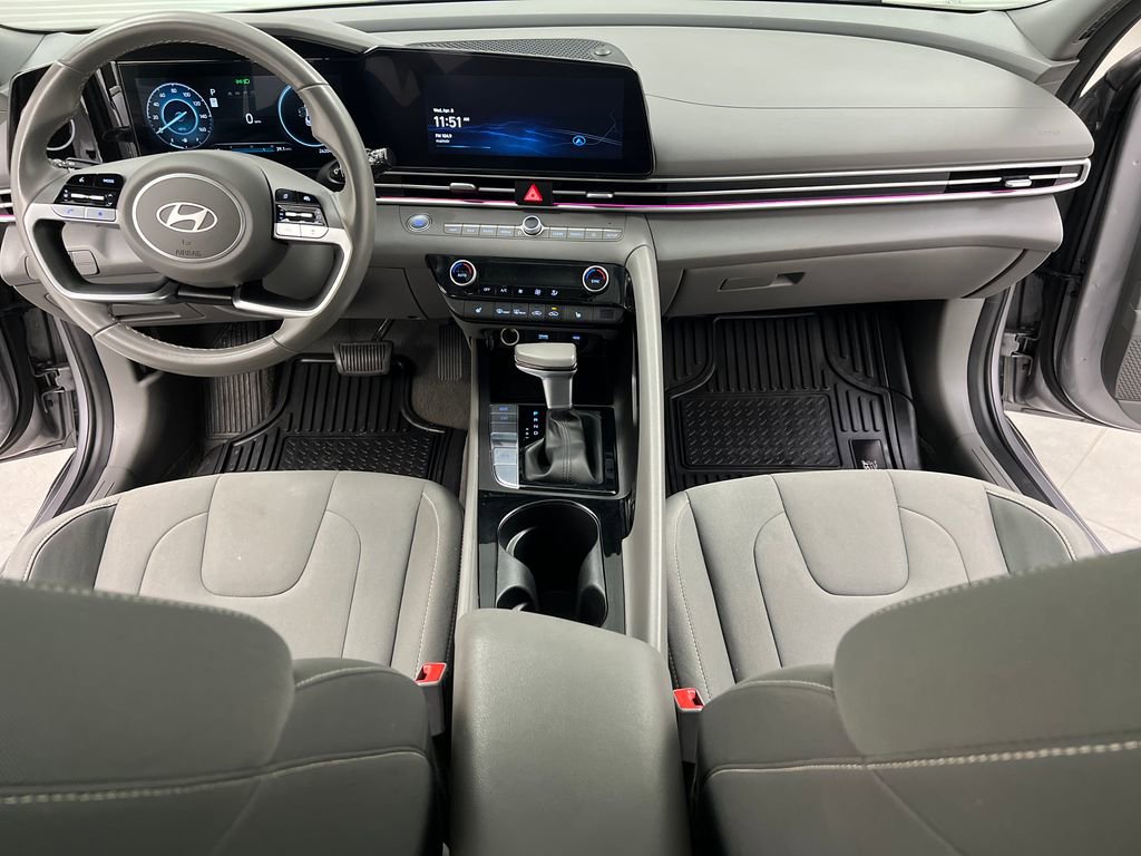 Used 2025 Hyundai Elantra SEL image 34