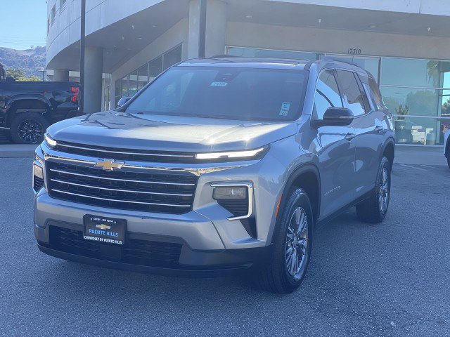 Used 2025 Chevrolet Traverse LT