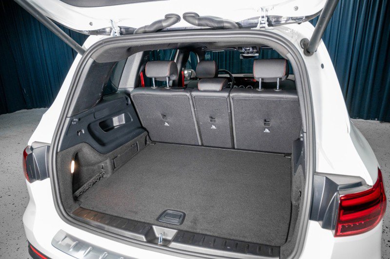 Certified 2025 Mercedes-Benz GLB 35 AMG 4MATIC image 6