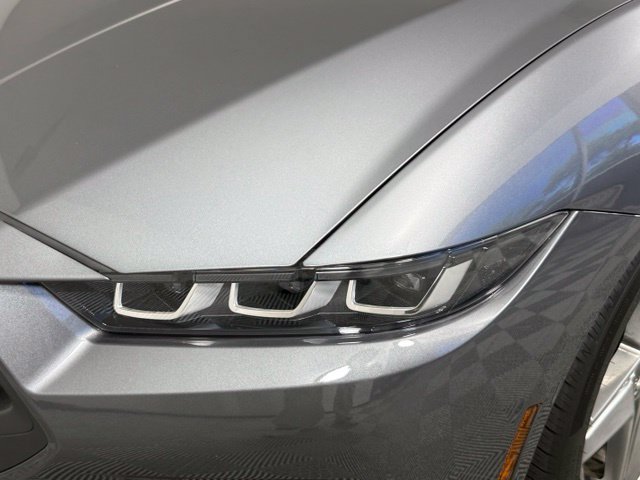 Used 2024 Ford Mustang Convertible RWD image 12