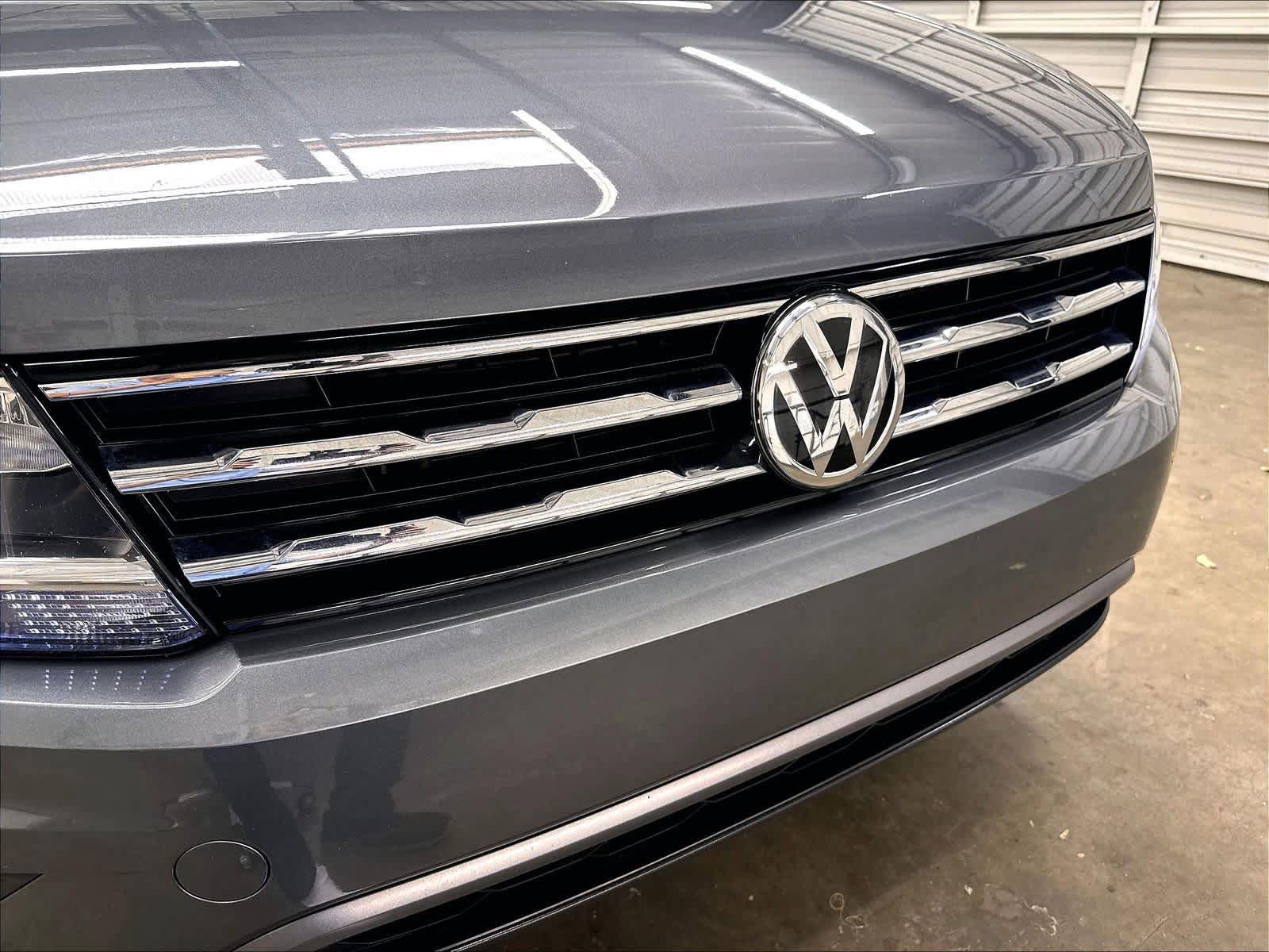 Used 2021 Volkswagen Tiguan SE w/ Panoramic Sunroof Package AWD/4WD image 34