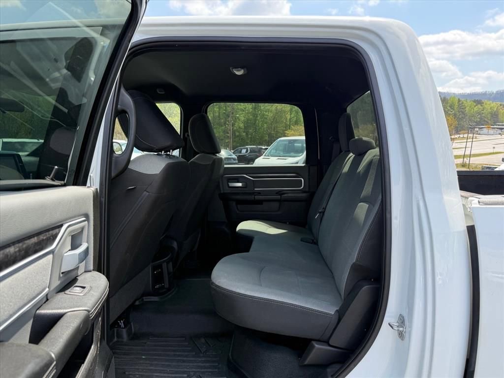 Used 2022 RAM 3500 Big Horn image 13