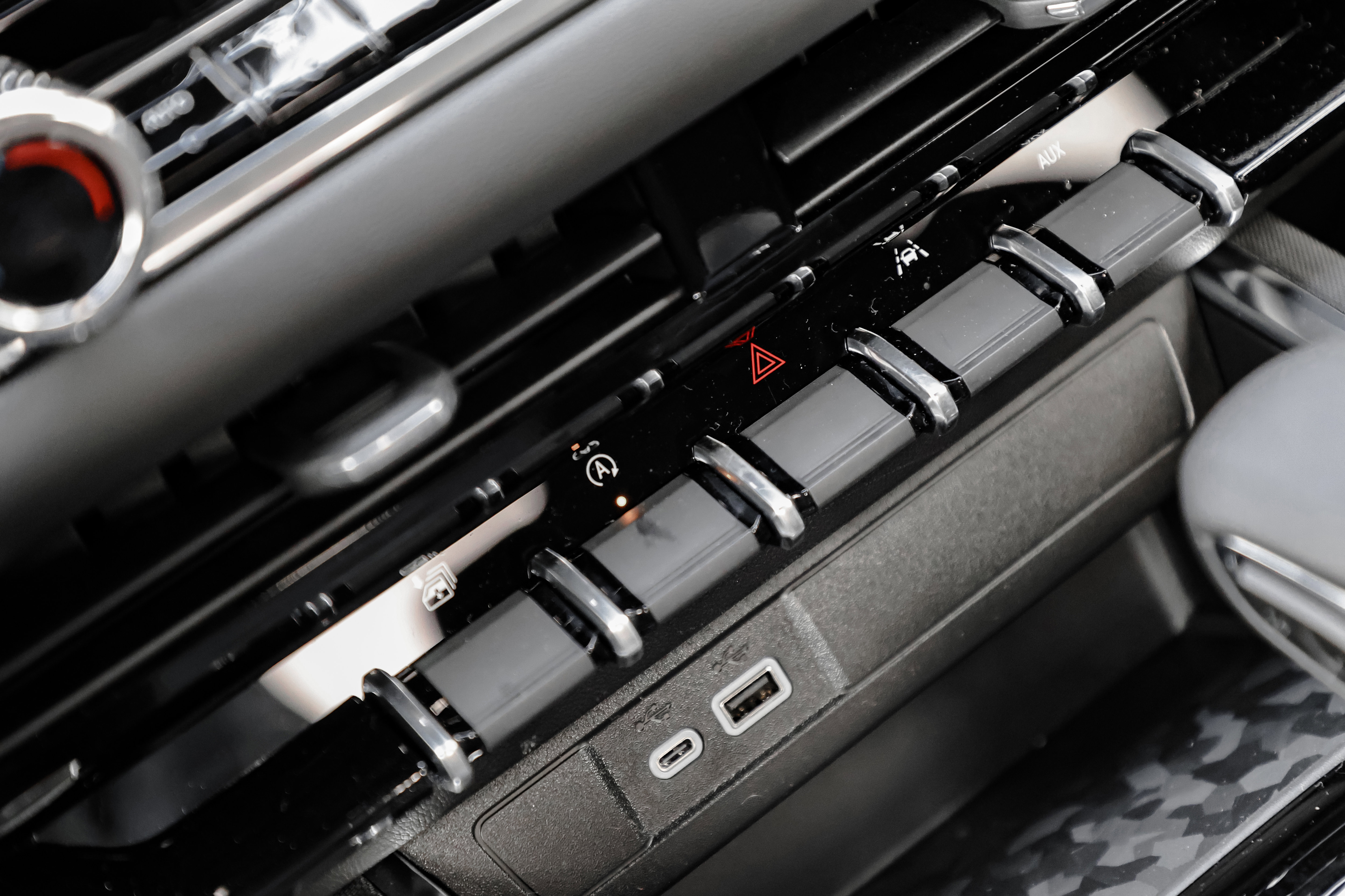 New 2026 GMC Canyon Elevation w/ Convenience Package image 32