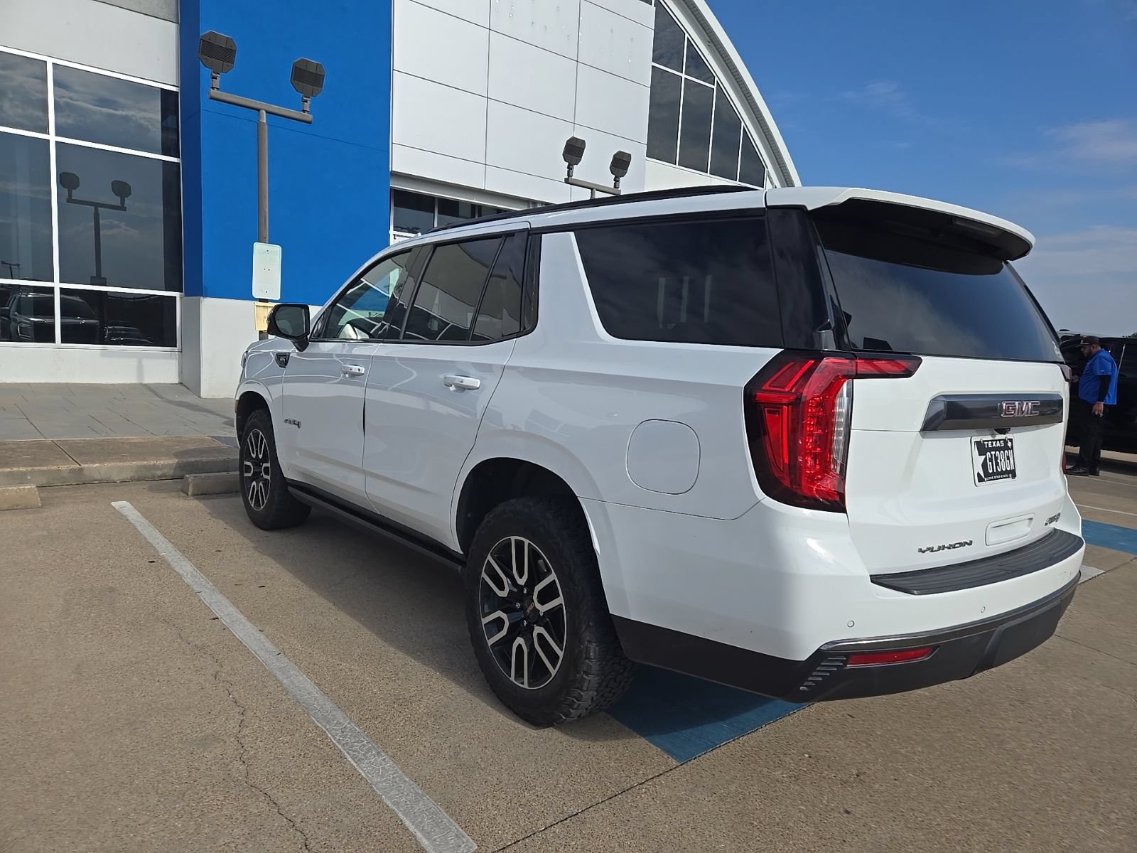 Used 2023 GMC Yukon AT4 w/ Technology Package AWD/4WD image 3