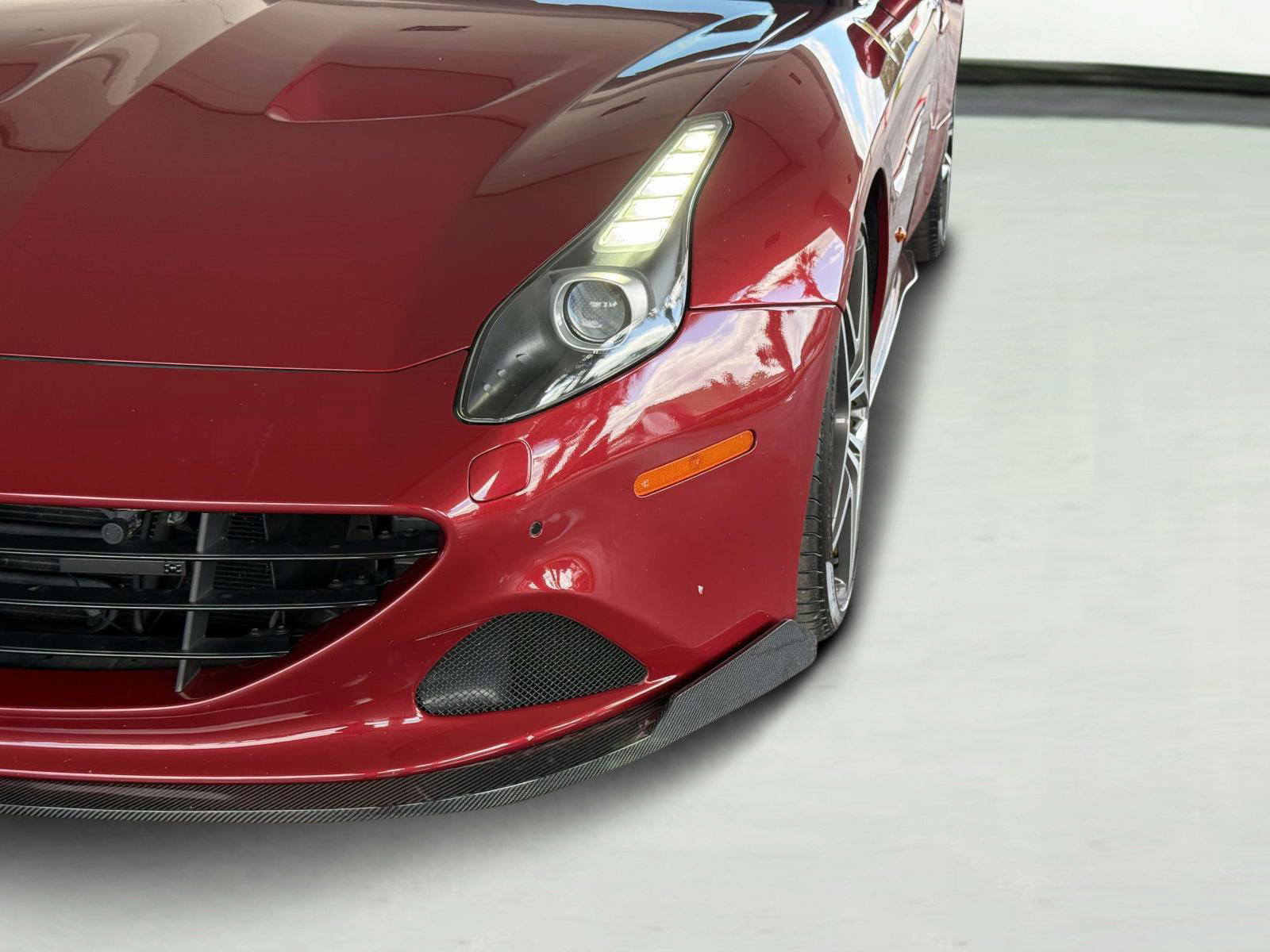 Used 2017 Ferrari California T image 10