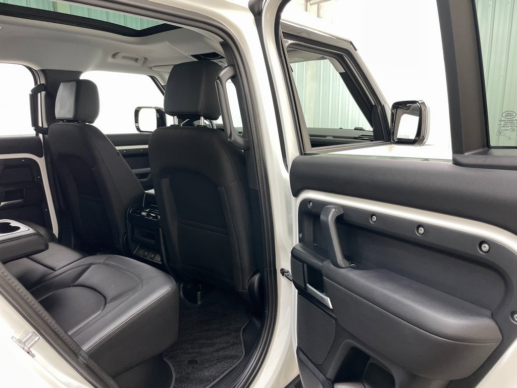 Used 2025 Land Rover Defender 110 S image 42