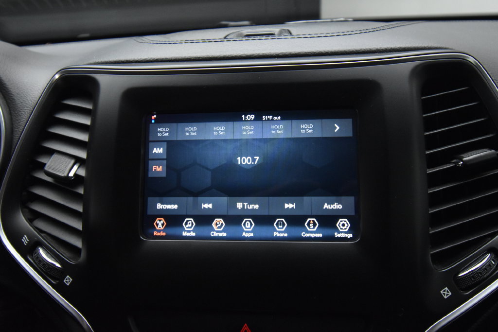Used 2020 Jeep Cherokee Latitude FWD image 13