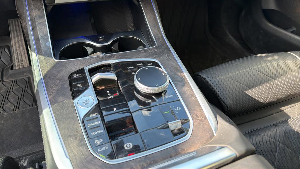 Used 2024 BMW X7 xDrive40i w/ Climate Comfort Package image 27