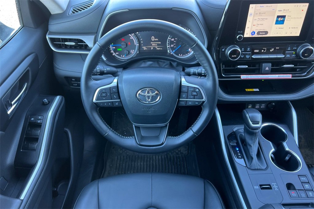 Certified 2025 Toyota Highlander XLE image 16
