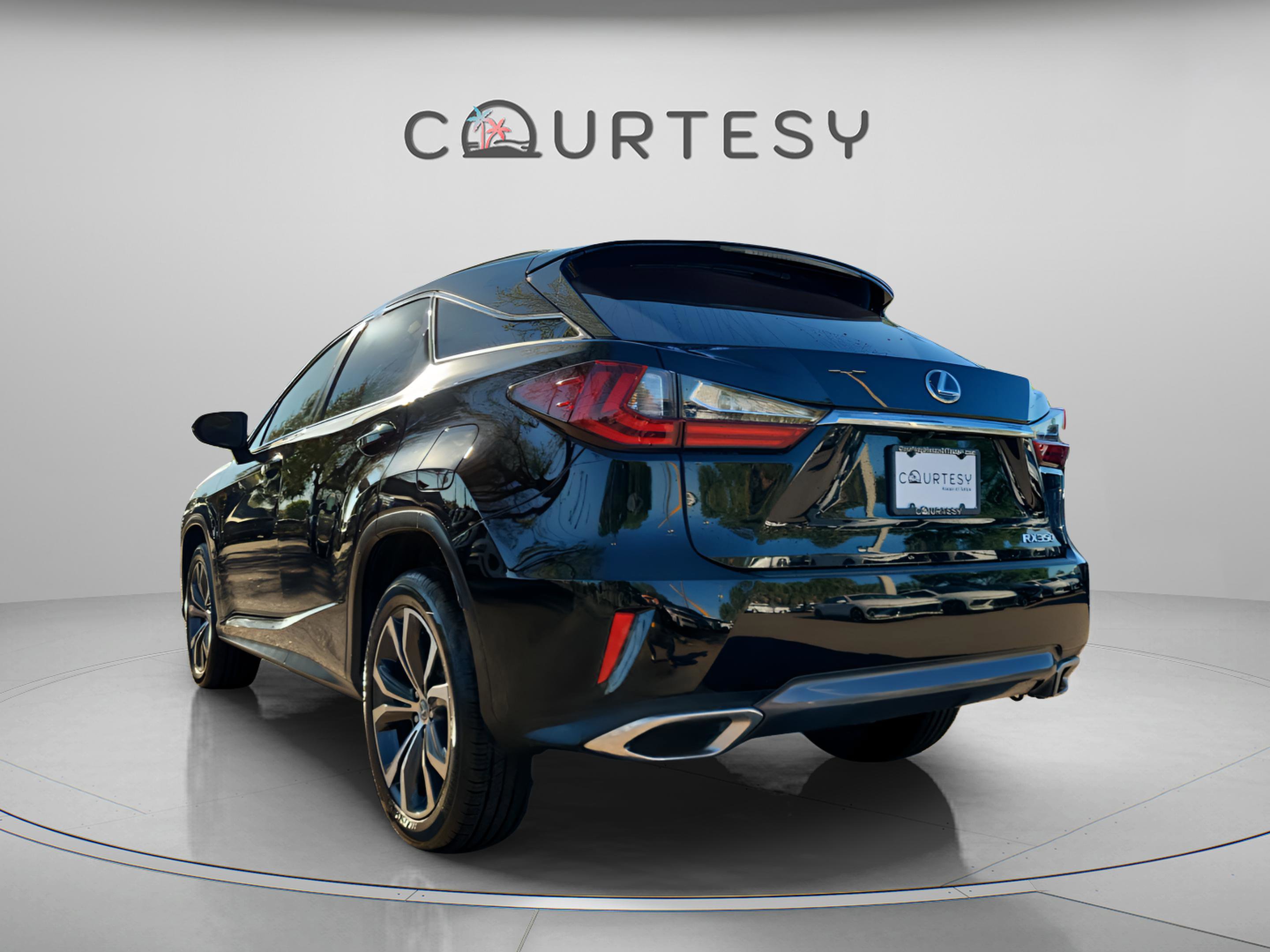 Used 2018 Lexus RX 350 FWD w/ Premium Package image 2