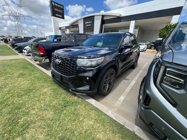 Used 2025 Ford Explorer ST-Line w/ Premium Package RWD image 2