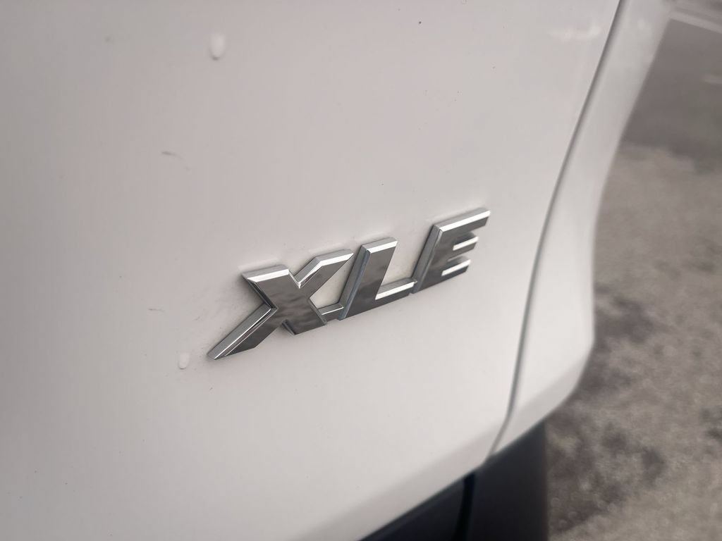 Used 2025 Toyota RAV4 XLE FWD image 13