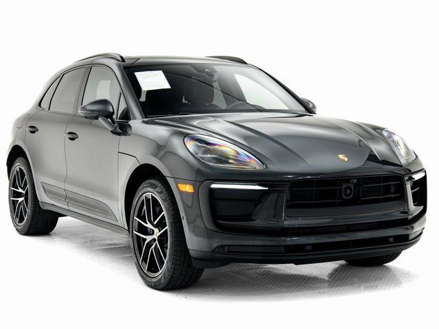 Used 2023 Porsche Macan Turbo image 32
